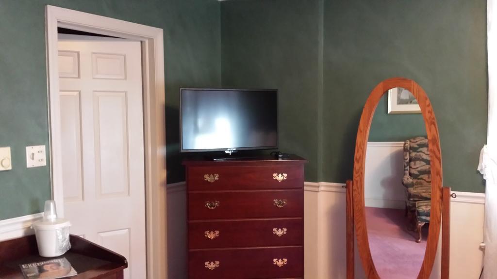 The Country Inn Of Berkeley Springs Chambre photo